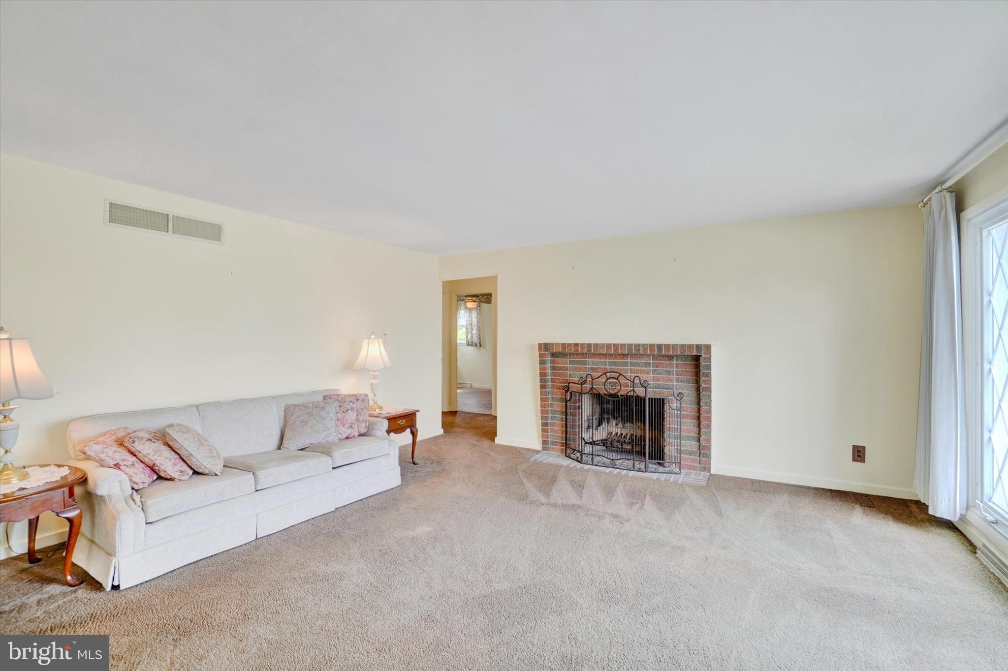 2474 EASTWOOD DRIVE
