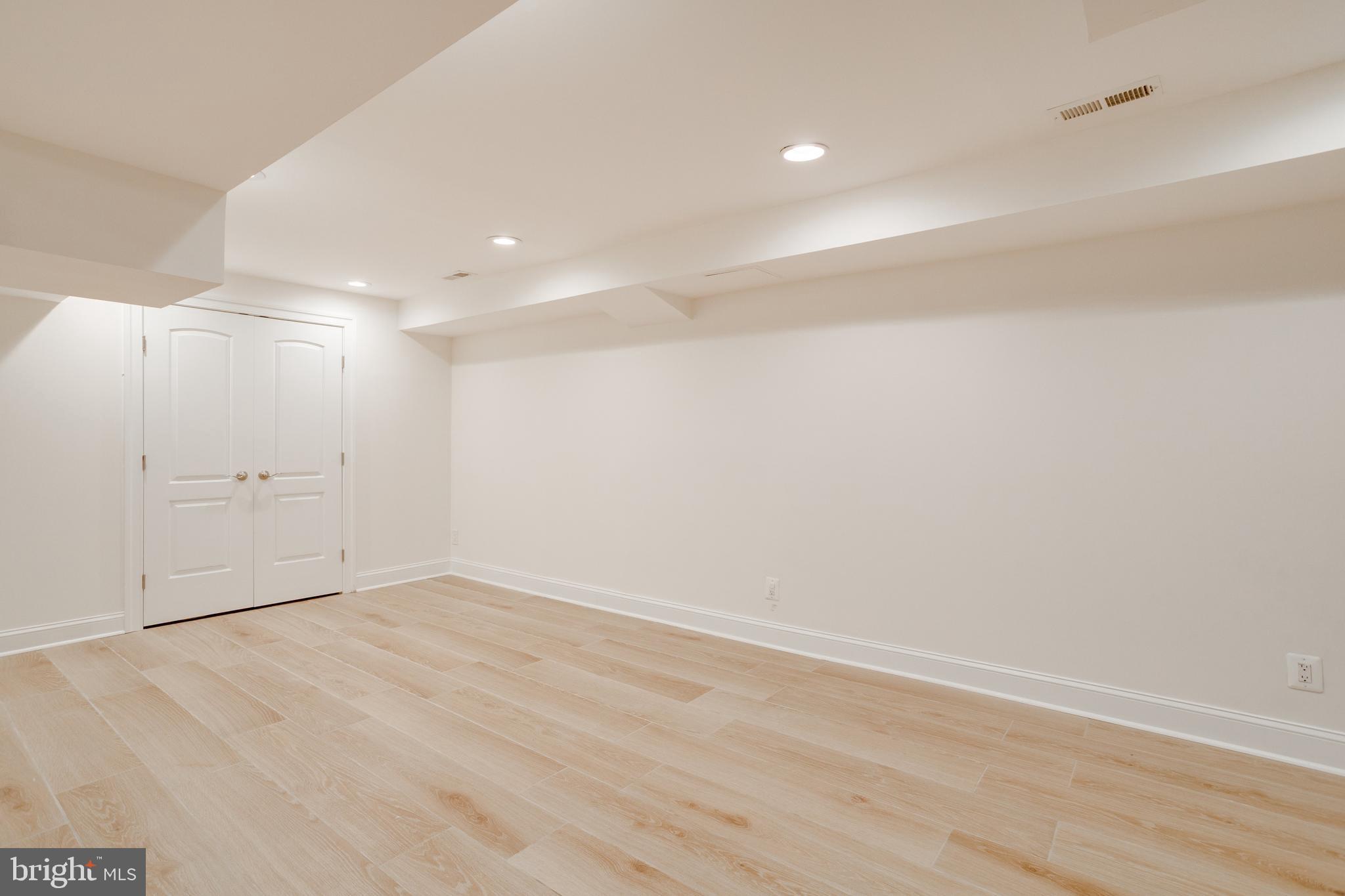 HUNT VALLEY ESTATES - Residential