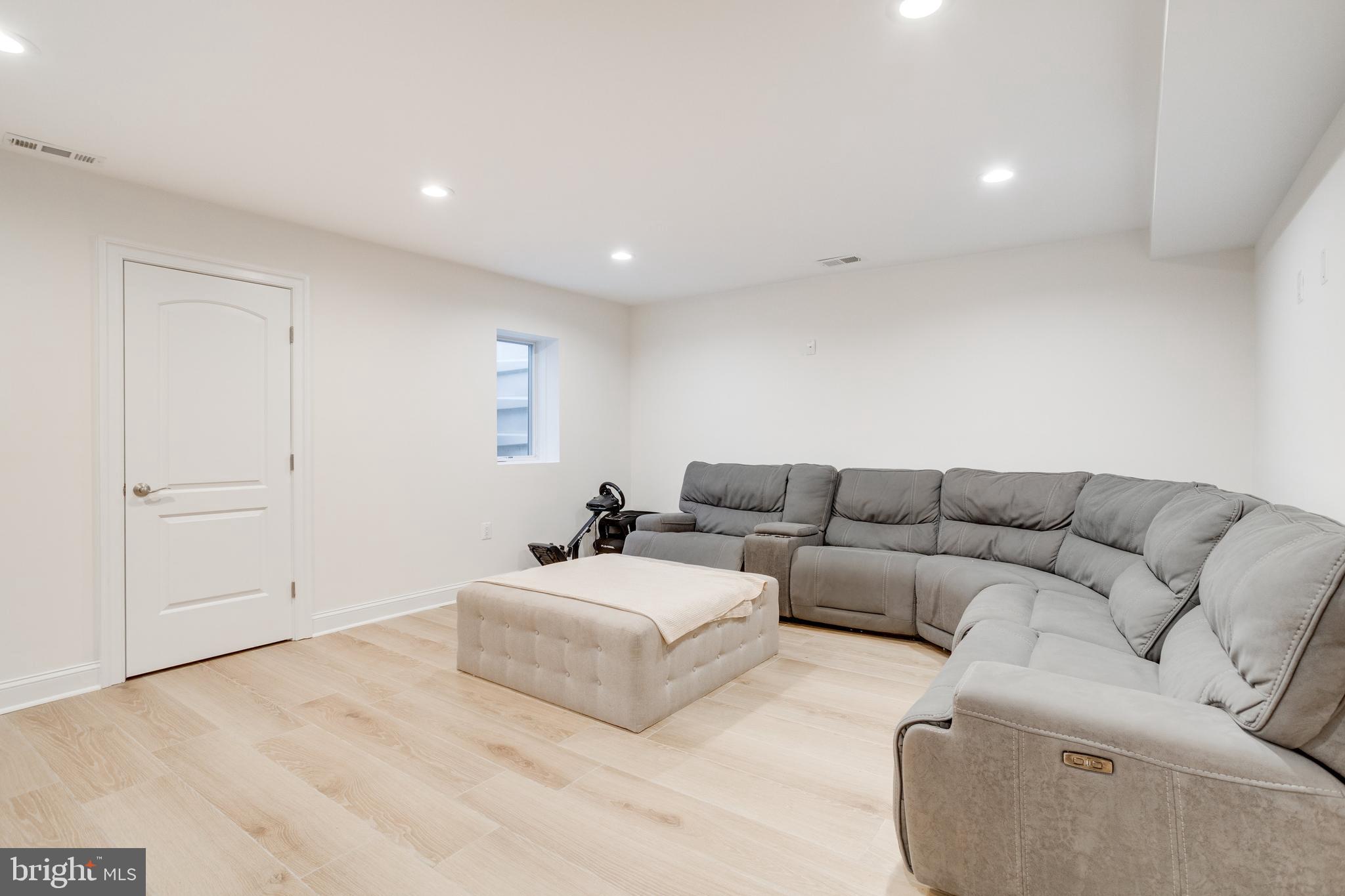 HUNT VALLEY ESTATES - Residential