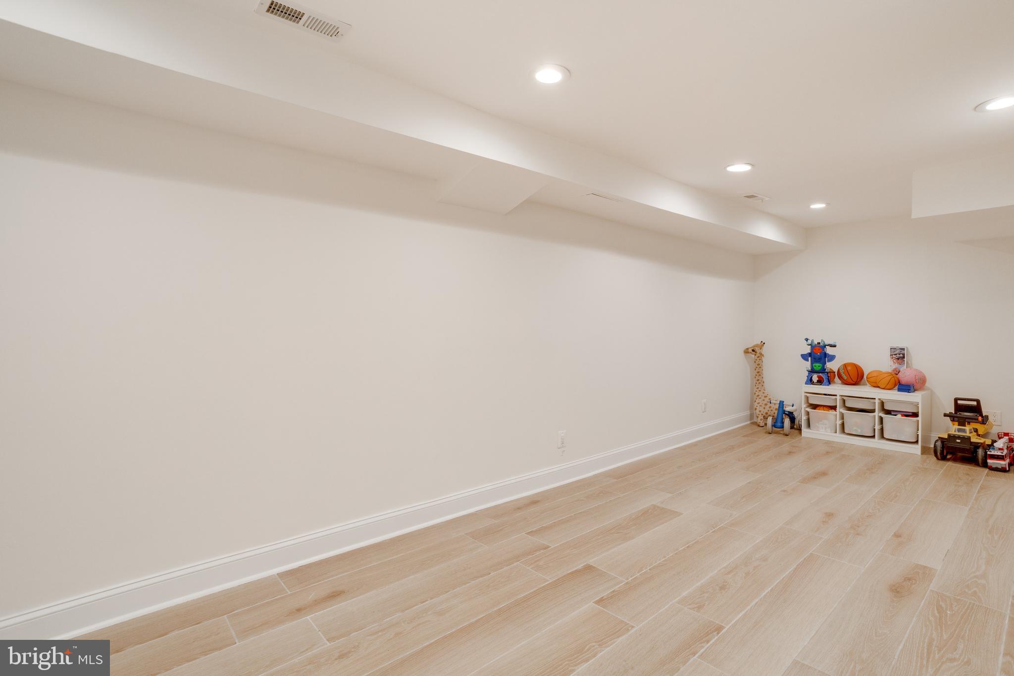 HUNT VALLEY ESTATES - Residential