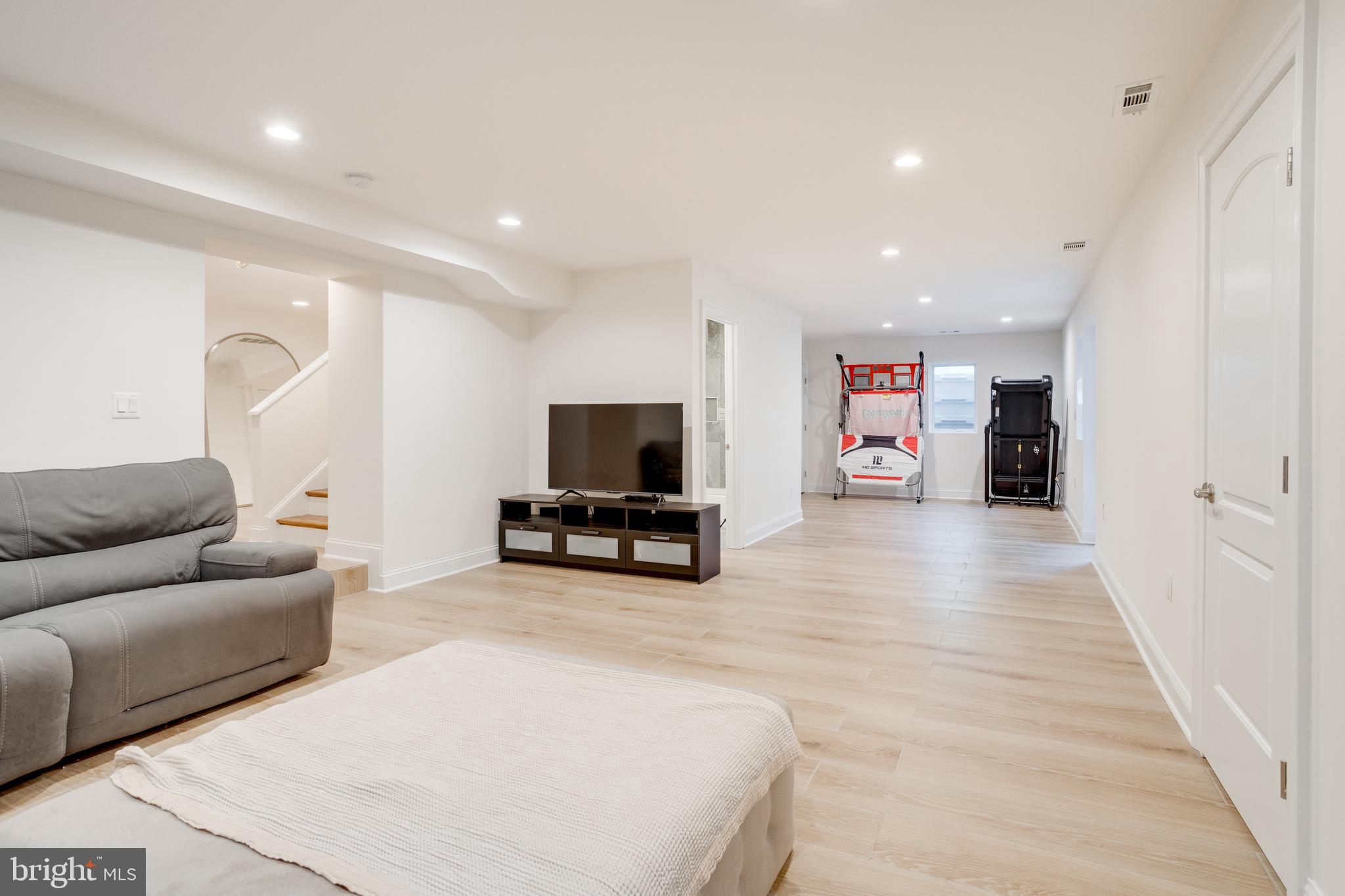 HUNT VALLEY ESTATES - Residential