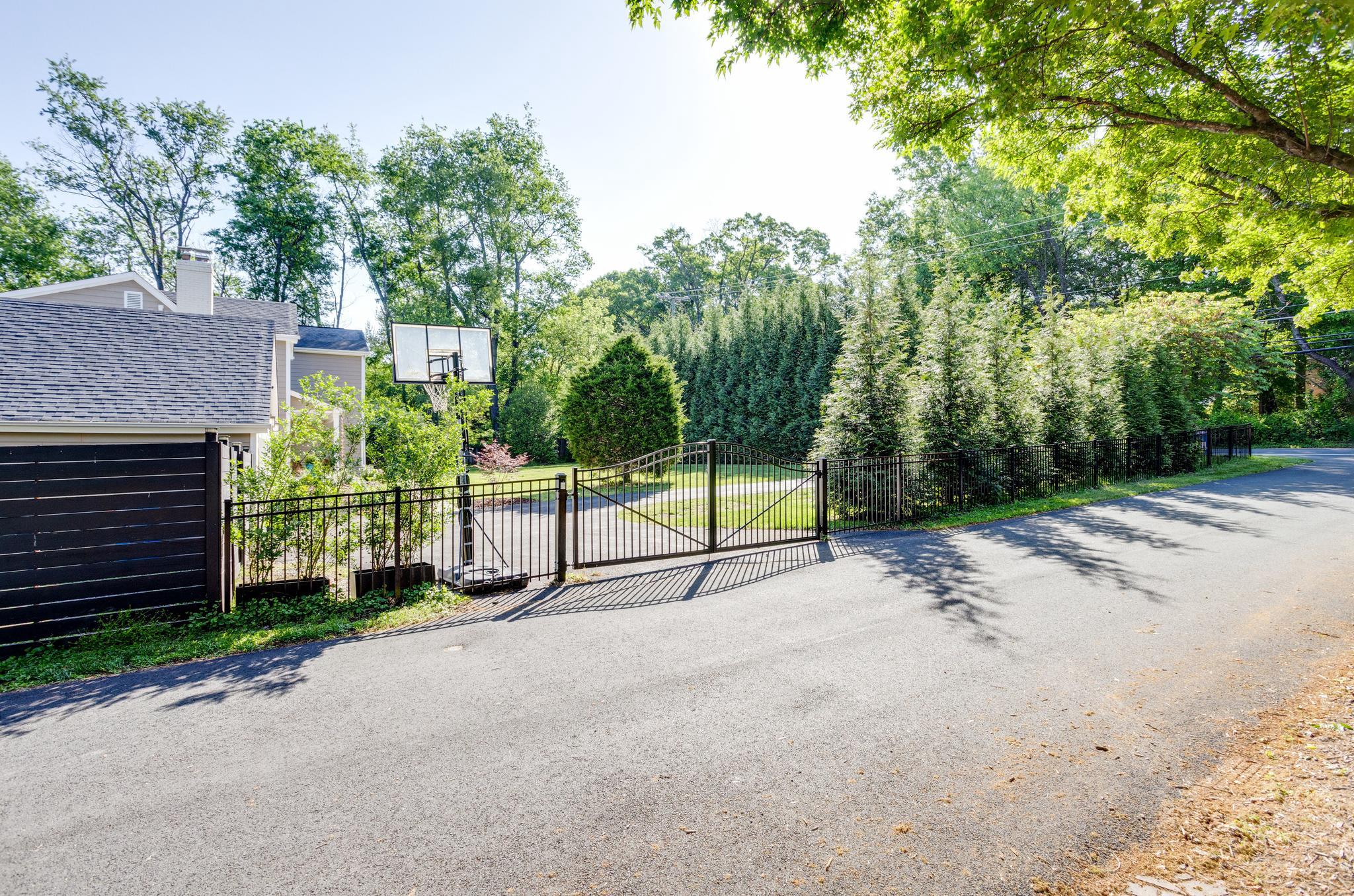 HUNT VALLEY ESTATES - Residential