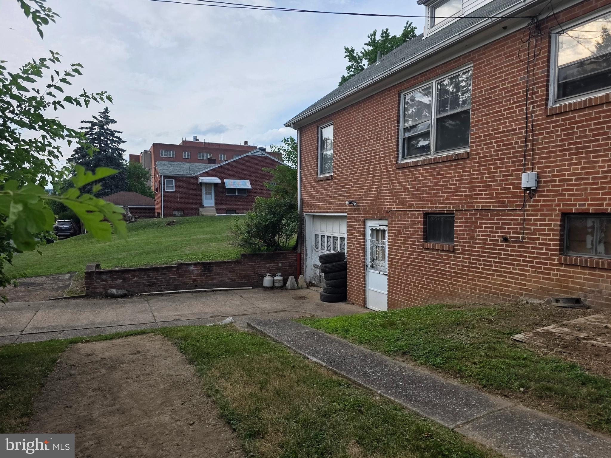 2414 LOGAN STREET