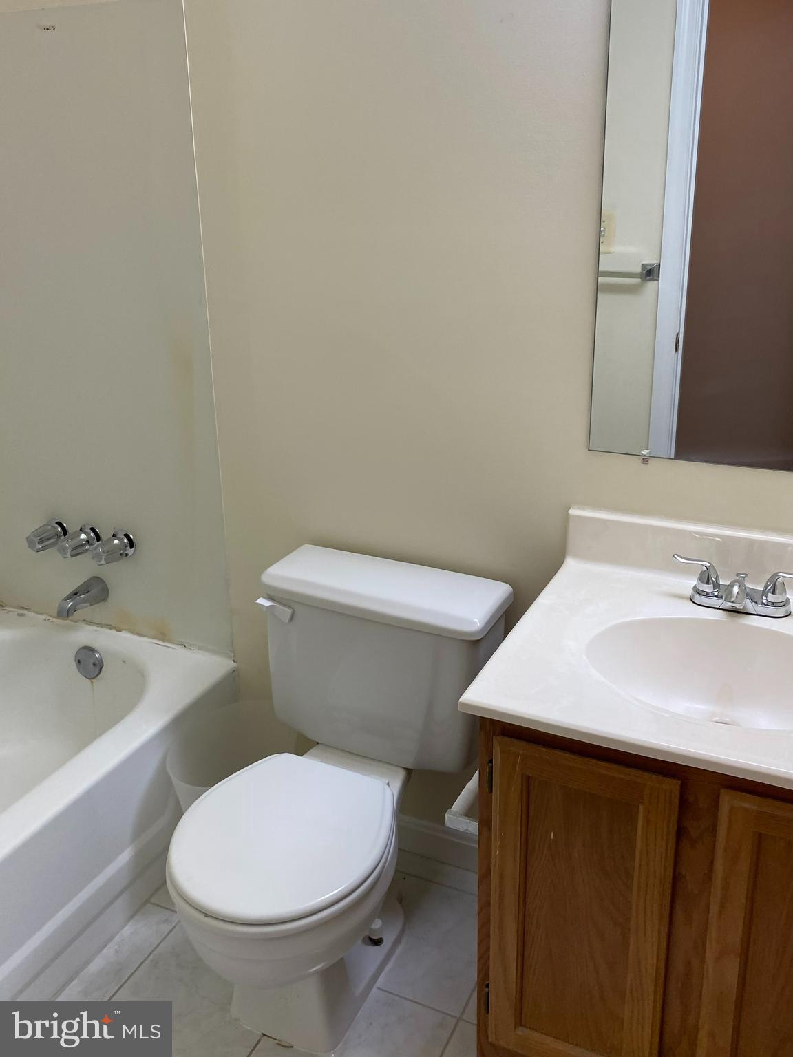 PICKWICK VILLAGE - Residential Lease