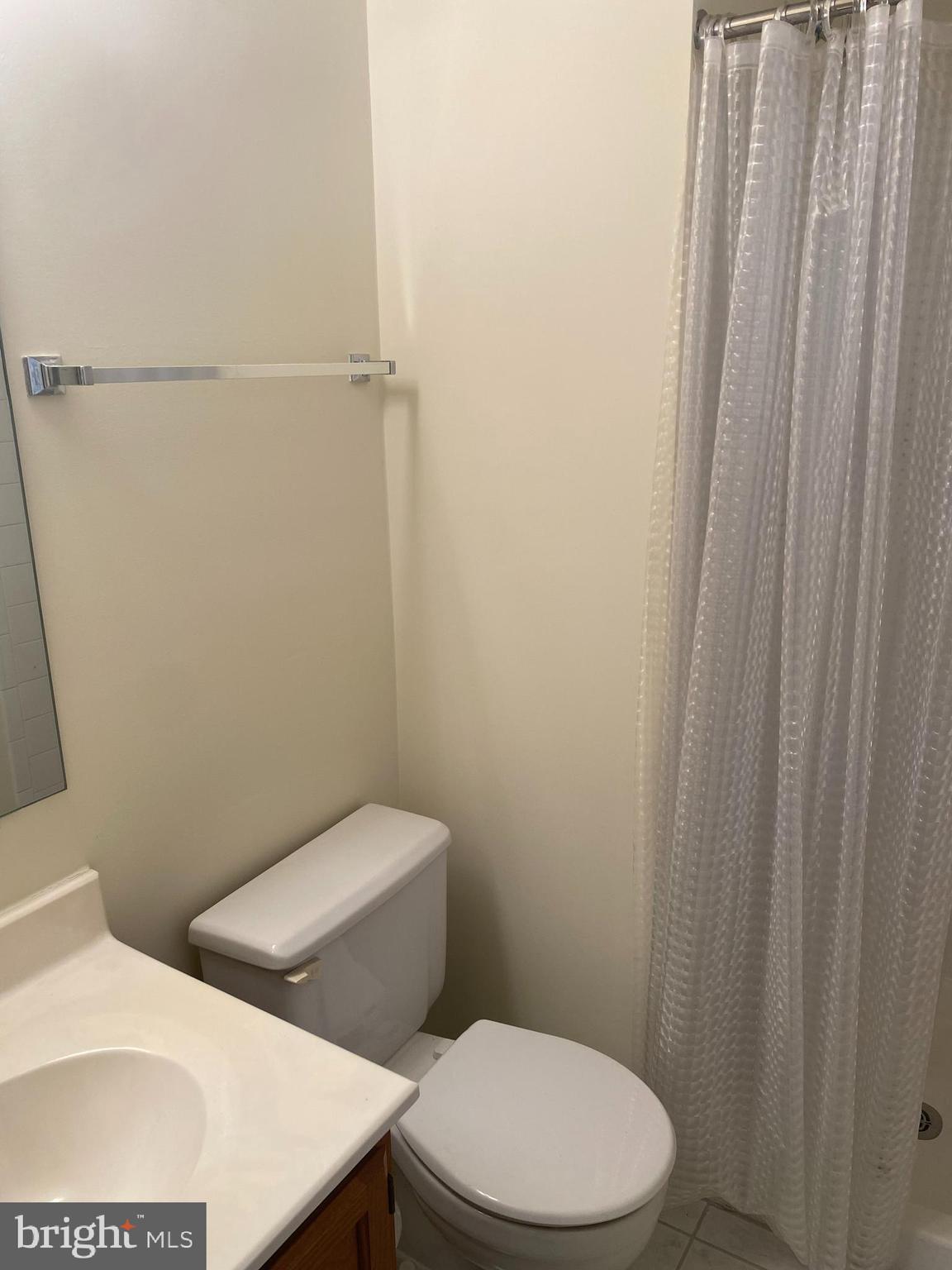 PICKWICK VILLAGE - Residential Lease