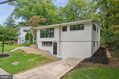 Photo of 4006 Denfeld Avenue, Kensington, MD 20895 (MLS # MDMC2146414) Photo of 4006 Denfeld Avenue, Kensington, MD 20895 (MLS # MDMC2146414)