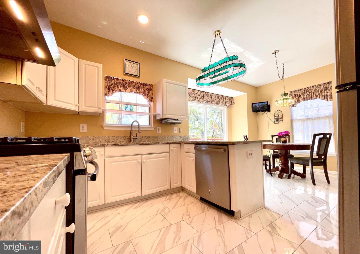 DOMINION STATION - Residential Lease