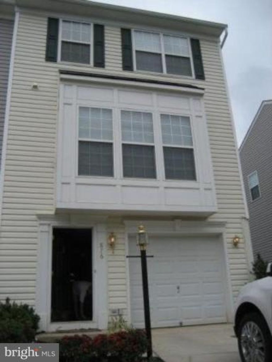 Great end unit townhouse rental in lovely Lakeview of Culpeper.  Walk to tennis and basketball courts as well as the pool.  Home is open and spacious with many upgrades.  Application fee is $35.00 per adult.  Pets accepted on case by case basis and pet deposit required.  HOA included in rent.