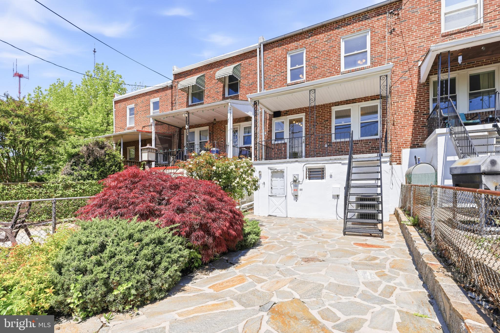 MEDFIELD - Residential
