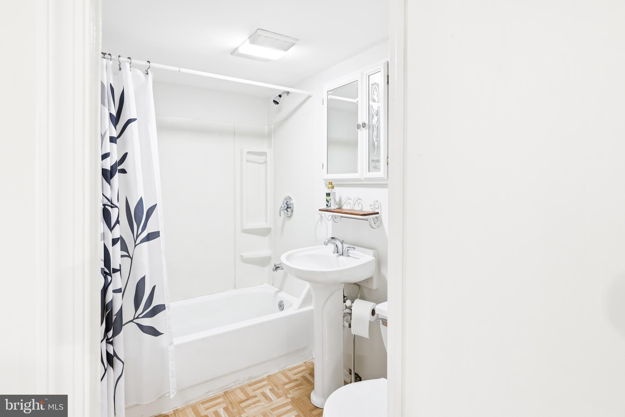 MEDFIELD - Residential