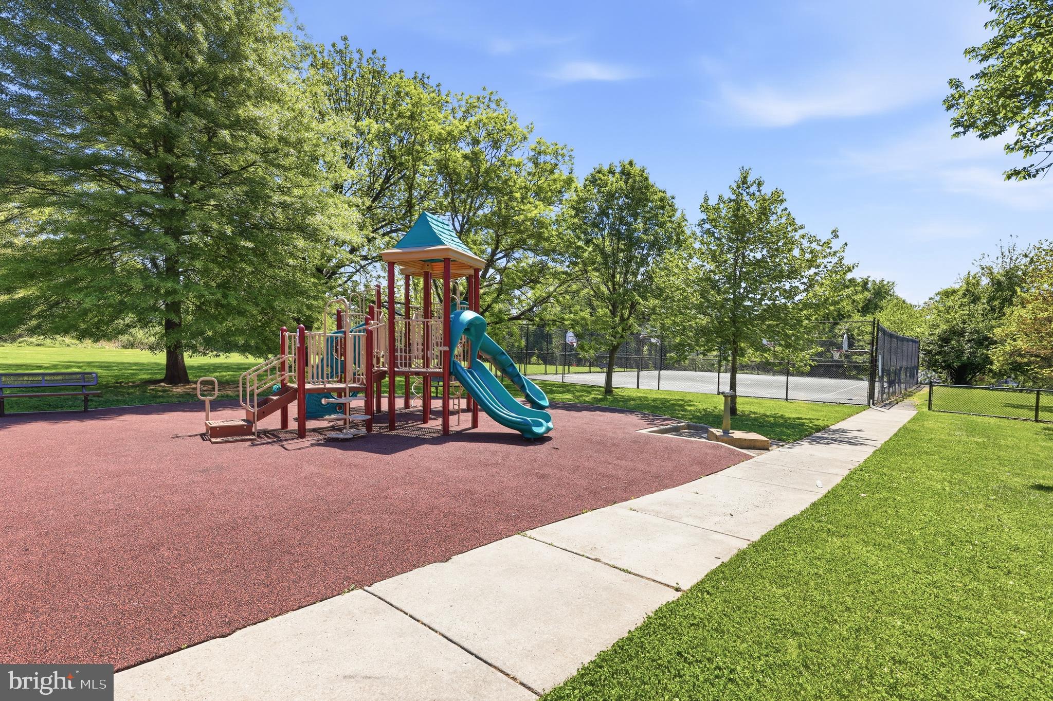 MEDFIELD - Residential