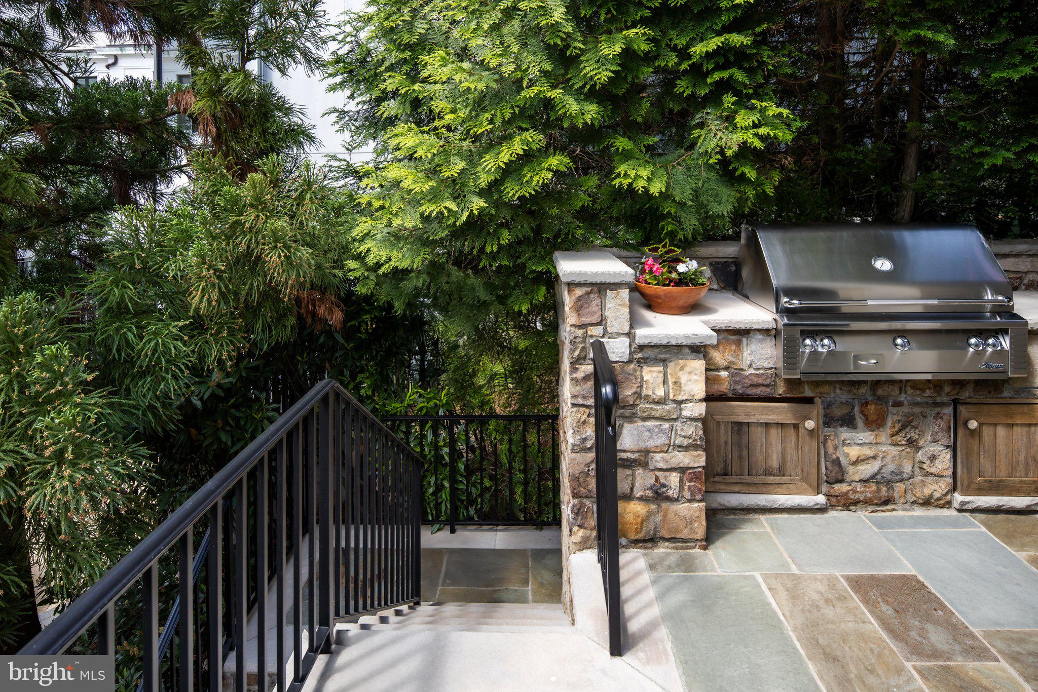 PHILLIPS PARK - Residential