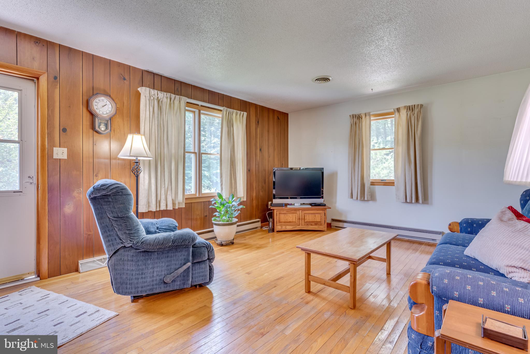 EARL ACRES - Residential