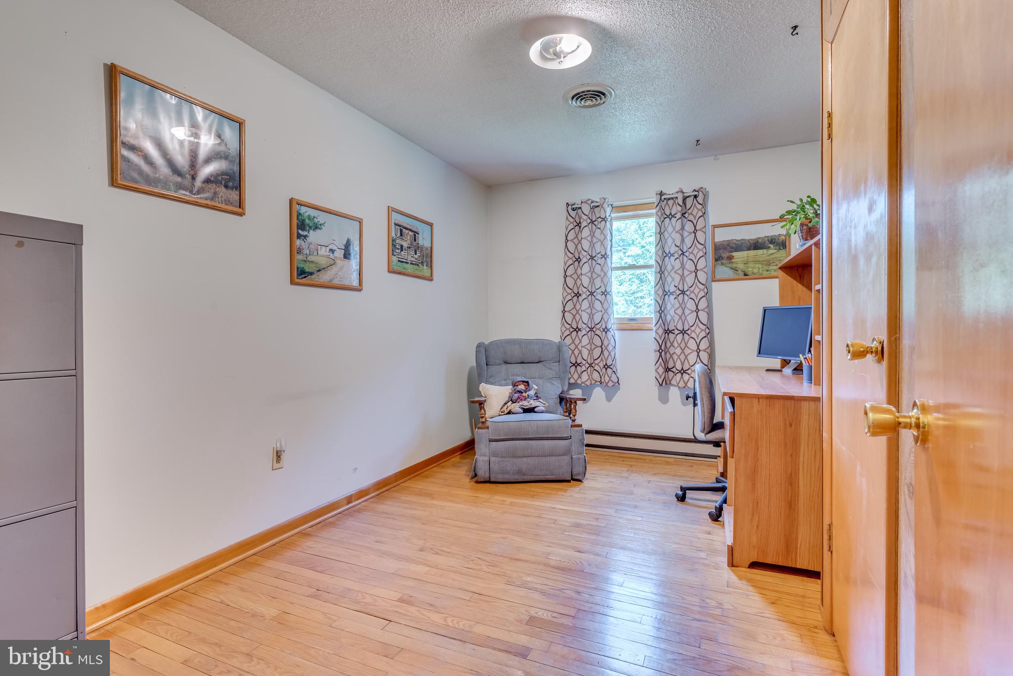 EARL ACRES - Residential