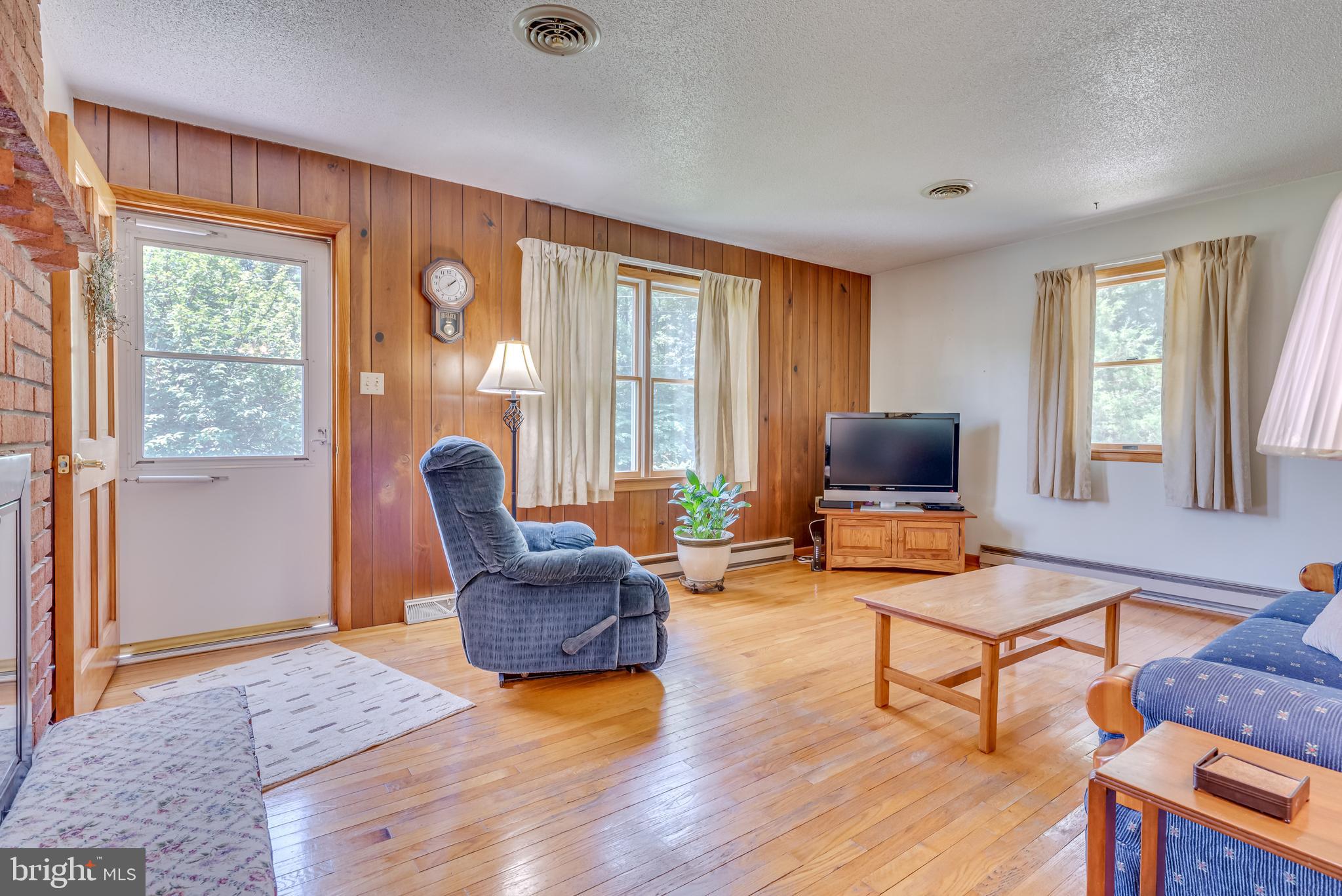 EARL ACRES - Residential