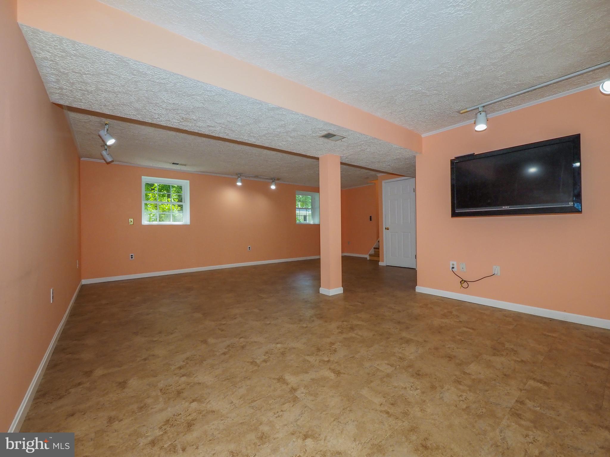 MAYFIELD MANOR - Residential