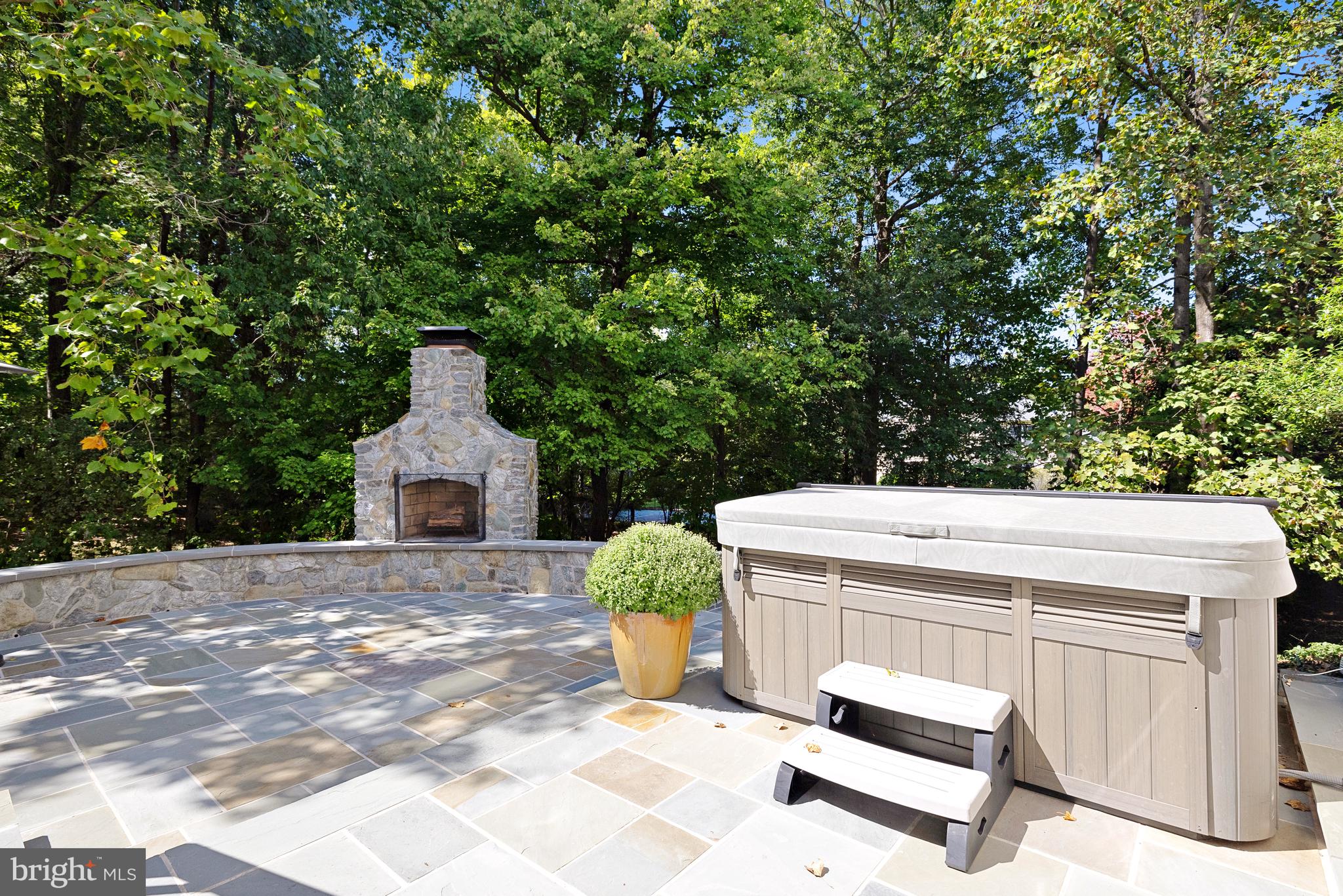 CAMBERLEY WEST - Residential