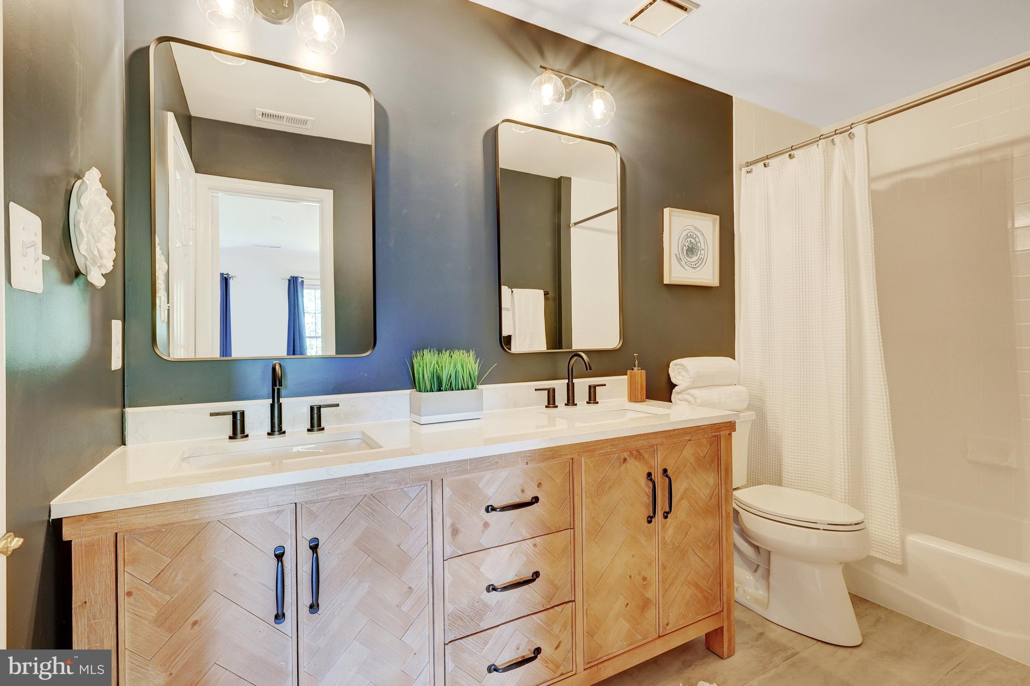 CAMBERLEY WEST - Residential