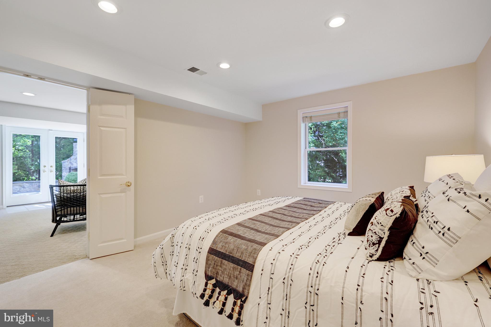 CAMBERLEY WEST - Residential