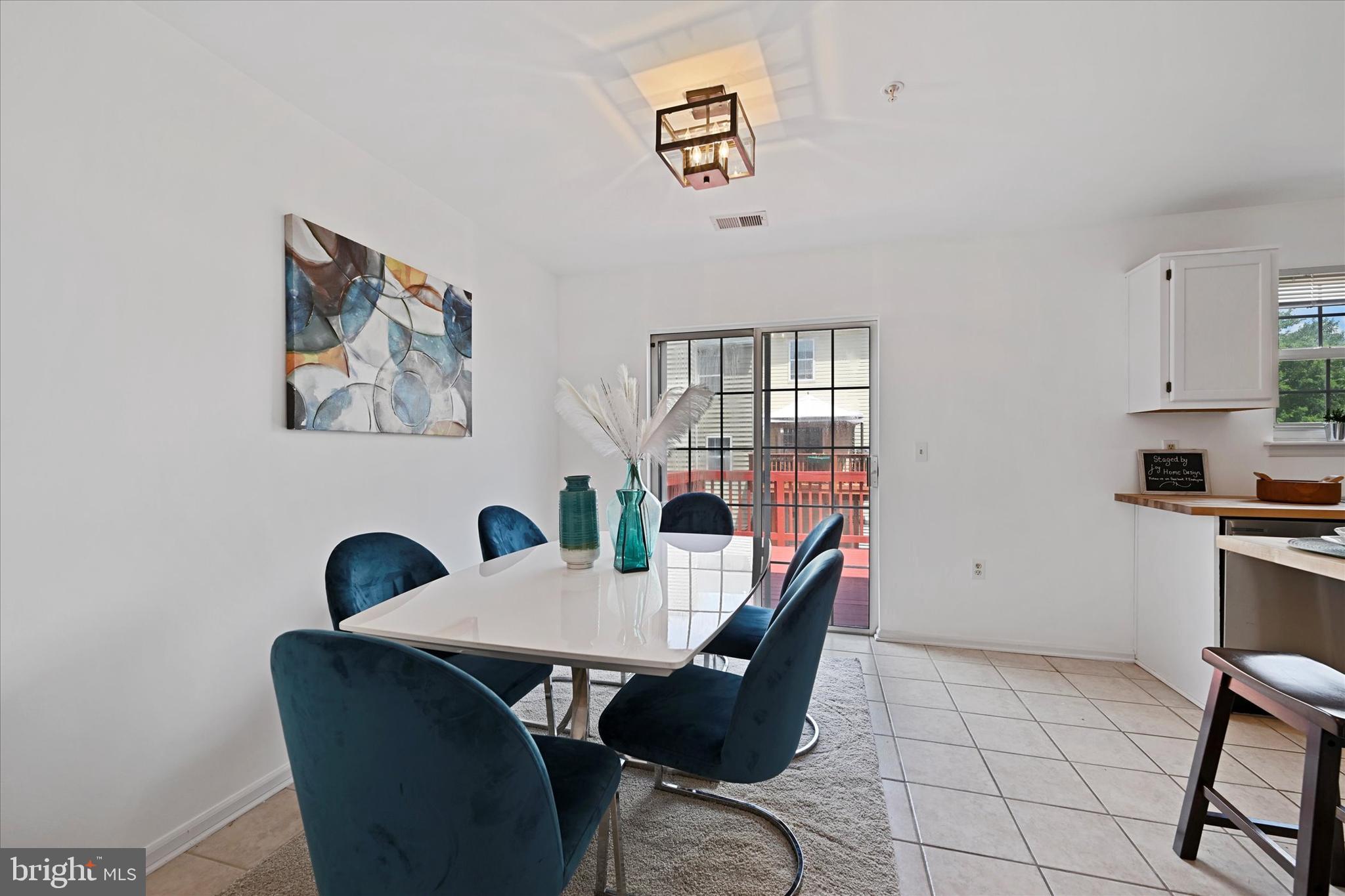 STONEHAVEN MEWS IN CROFTON VILLAGE - Residential