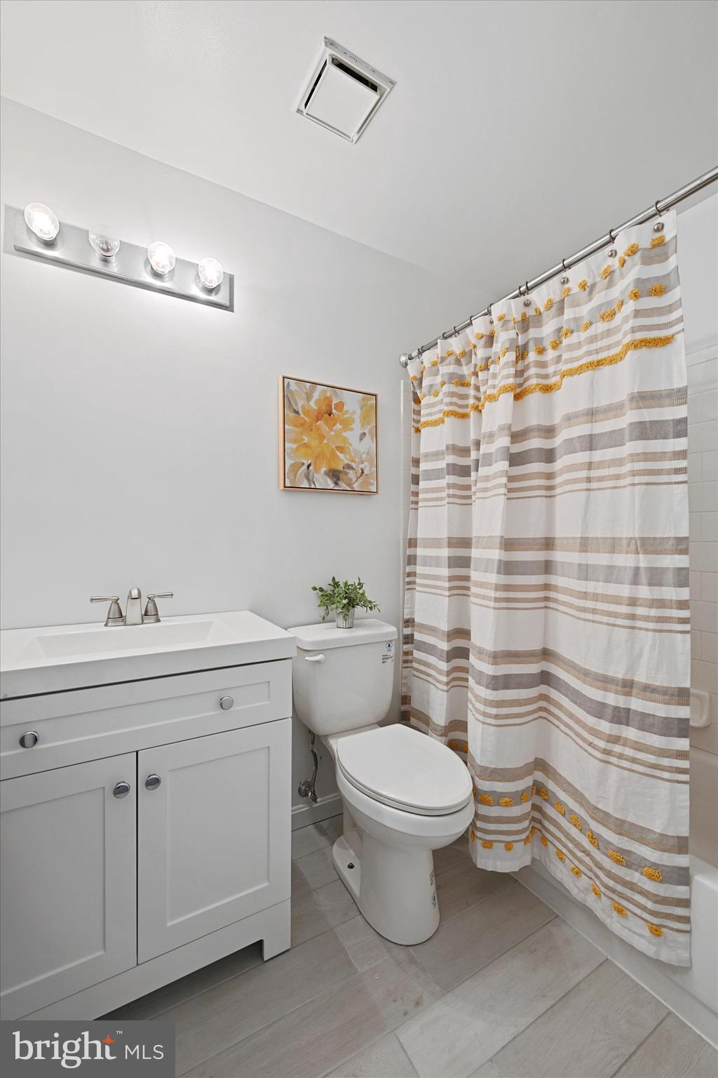 STONEHAVEN MEWS IN CROFTON VILLAGE - Residential