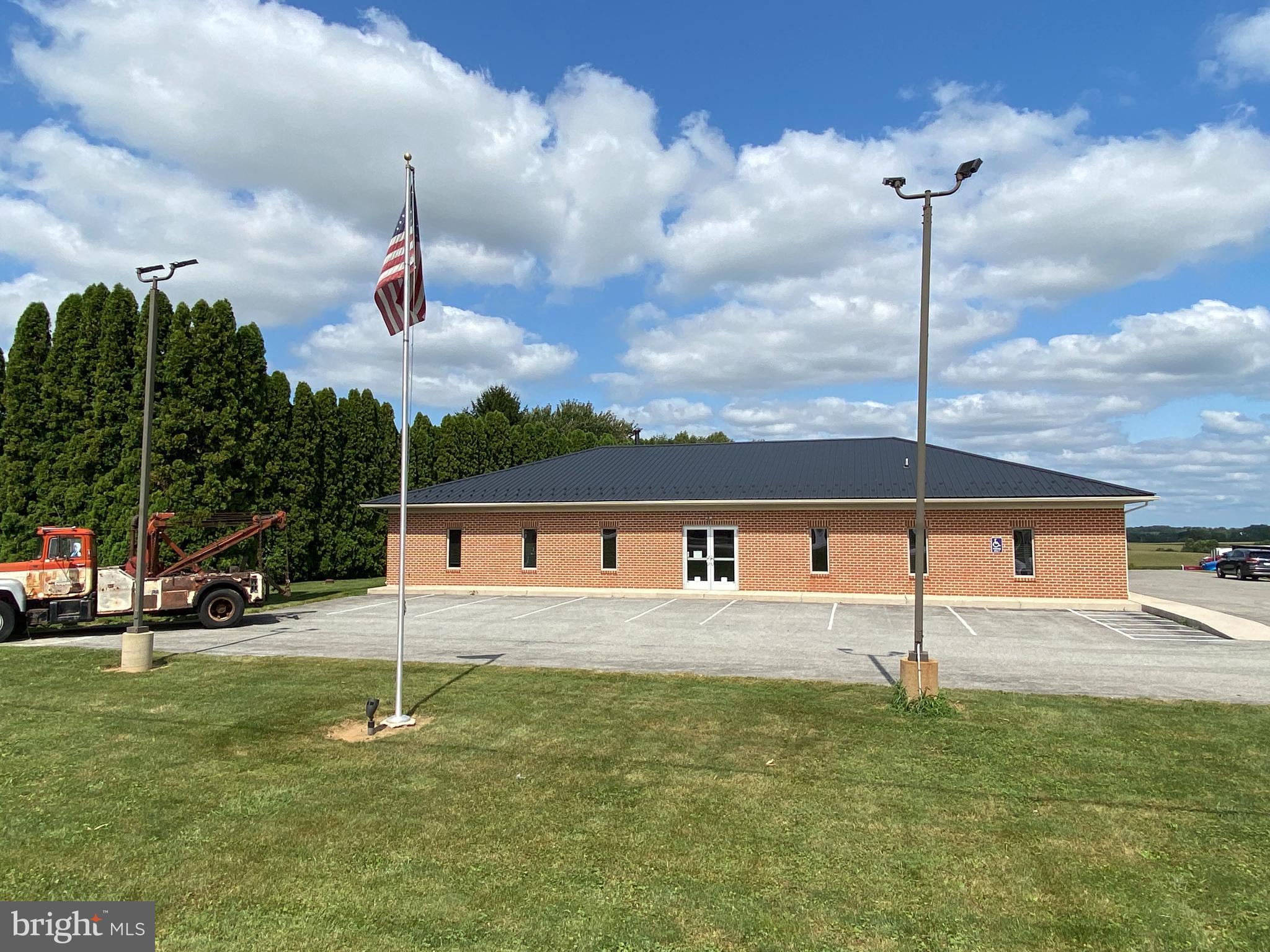 Attractive Commercial Office/Warehouse Building in a prime Highway location along PA-41 just shy of the major intersection at PA-41 and PA-10. This +/- 4,000sf features approximately 60% warehouse and 40% office with a small kitchenette.Commercially-Zoned - West Fallowfield Township. 7 car parking in front of building and additional car/truck parking in rear for an additional fee. Double Entry Doors in front and 2 employee doors, one on South exterior and one in Rear of the building. Drivetimes: 57 miles to Philadelphia, 25 miles to Lancaster, 28 miles to Wilmington, DE, and 64 miles to Harrisburg. Modified Gross Lease. All Utilities will be paid by the Tenant and modifications of the space are negotiable.