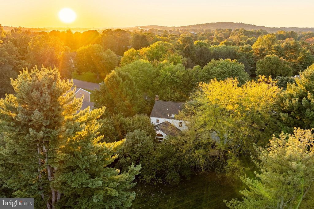 Photo of 631 Northlawn Drive, LANCASTER, PA 17603 (MLS # PALA2058520)