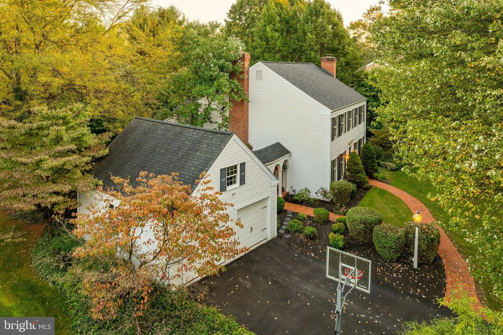 Photo of 631 Northlawn Drive, LANCASTER, PA 17603 (MLS # PALA2058520)