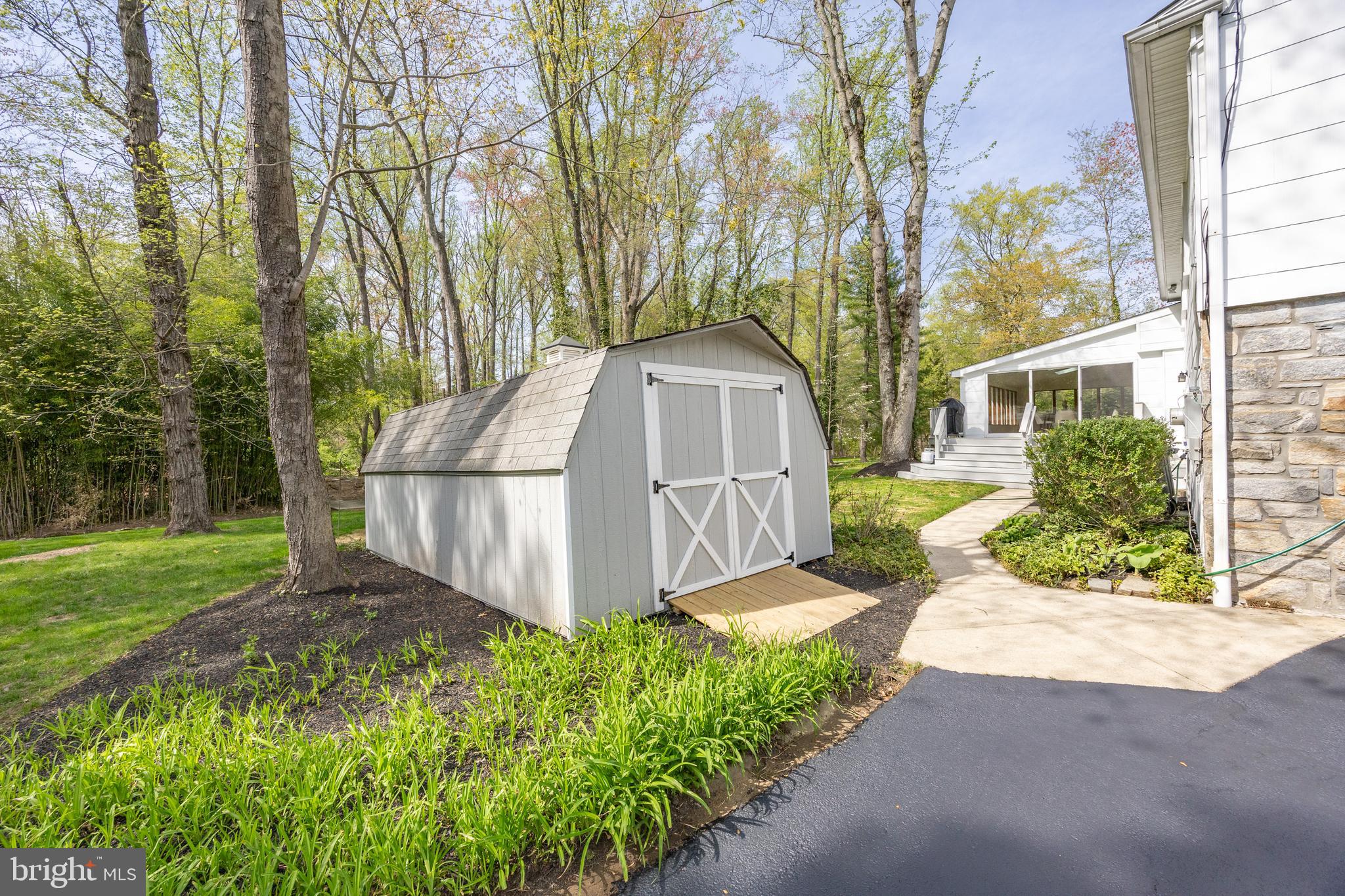 ASHBRIDGE FARMS - Residential