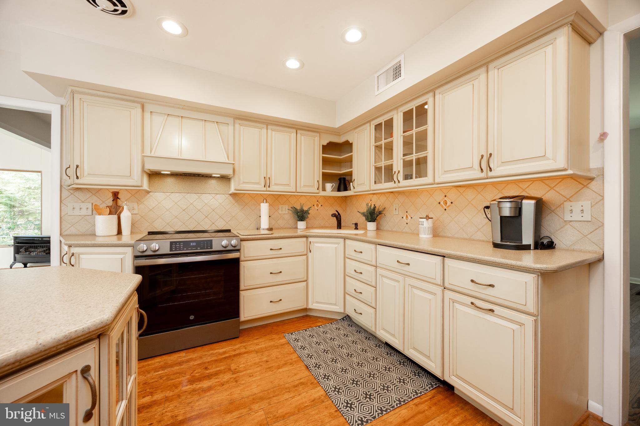 ASHBRIDGE FARMS - Residential