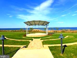 FOUR SEASONS AT KENT ISLAND - Residential