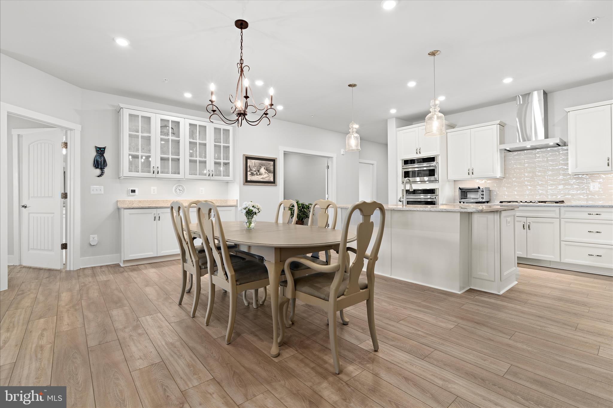 FOUR SEASONS AT KENT ISLAND - Residential