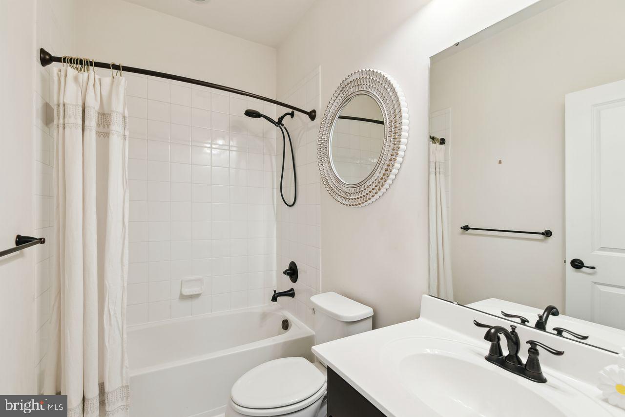 CREEKSIDE VILLAGE AT TANYARD SPRINGS - Residential Lease