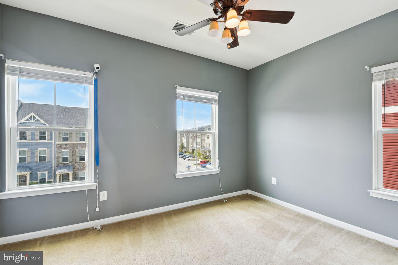 CREEKSIDE VILLAGE AT TANYARD SPRINGS - Residential Lease