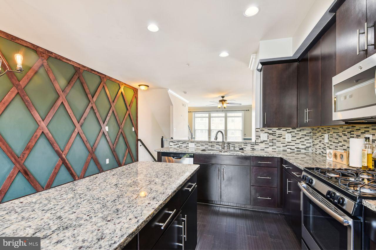 CREEKSIDE VILLAGE AT TANYARD SPRINGS - Residential Lease