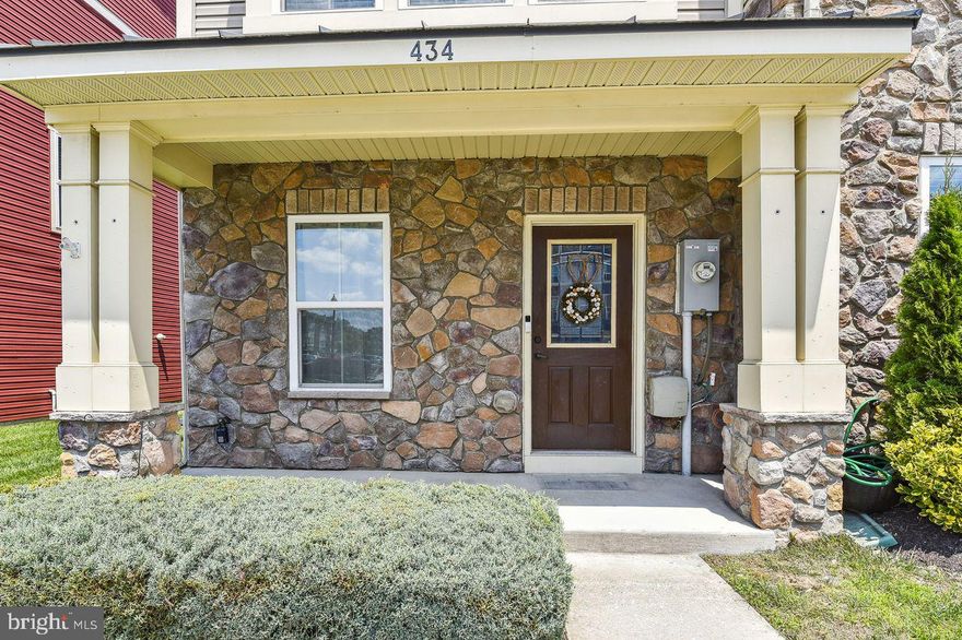 This 3 level End unit Townhouse features a bright and airy eat-in kitchen with stainless steel appliances, granite countertops, a breakfast bar and access to a private balcony. The living room is spacious with a 9 ft. ceiling. The primary bedroom has double closets and a luxurious en-suite bathroom with dual shower heads. An additional bedroom with a full bath and a laundry area completes the upper level. The lower level has a large family room , the third bedroom/den, a powder room and access to a private, fenced patio with a shed, Patio furniture conveys.