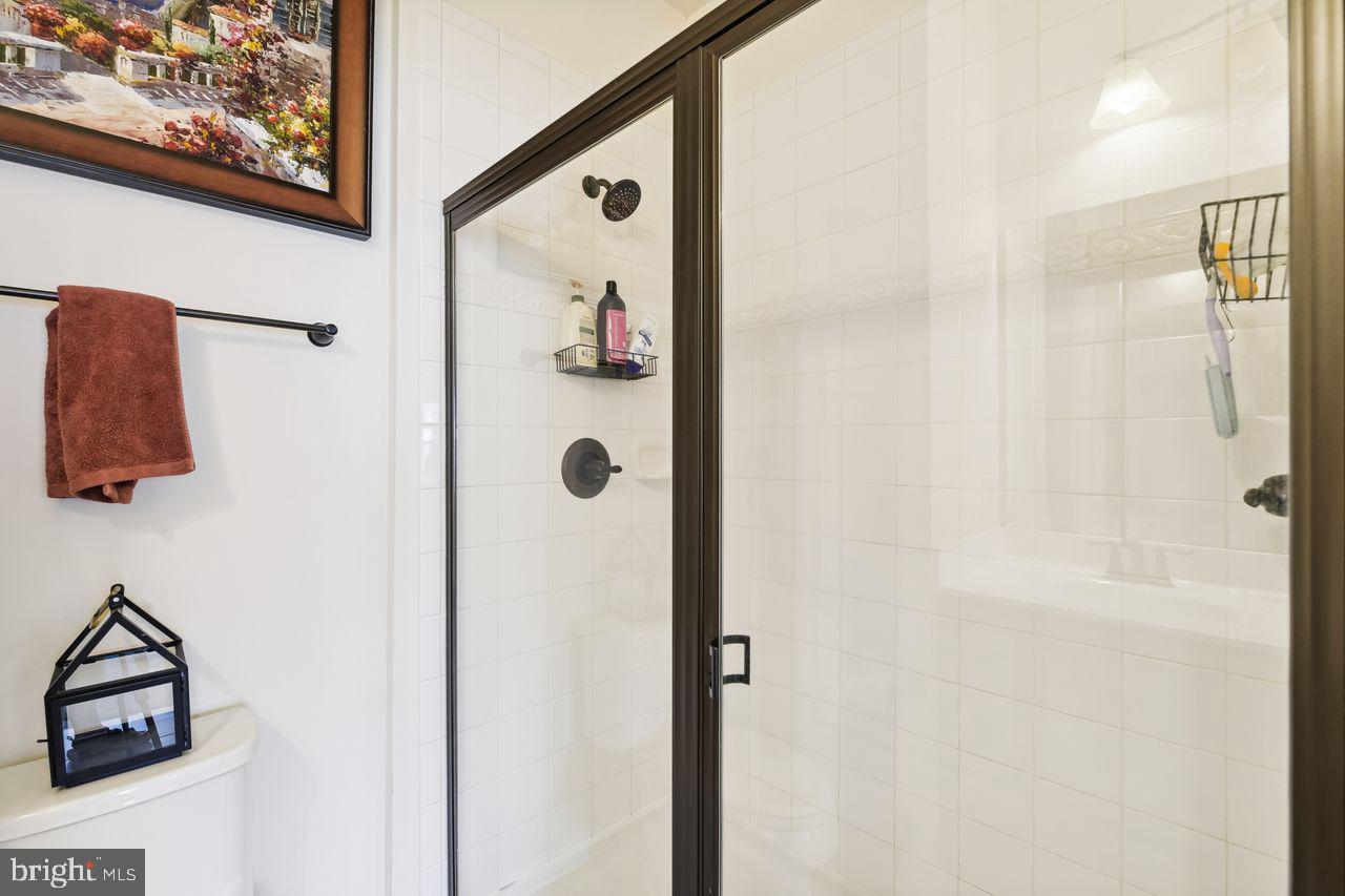 CREEKSIDE VILLAGE AT TANYARD SPRINGS - Residential Lease