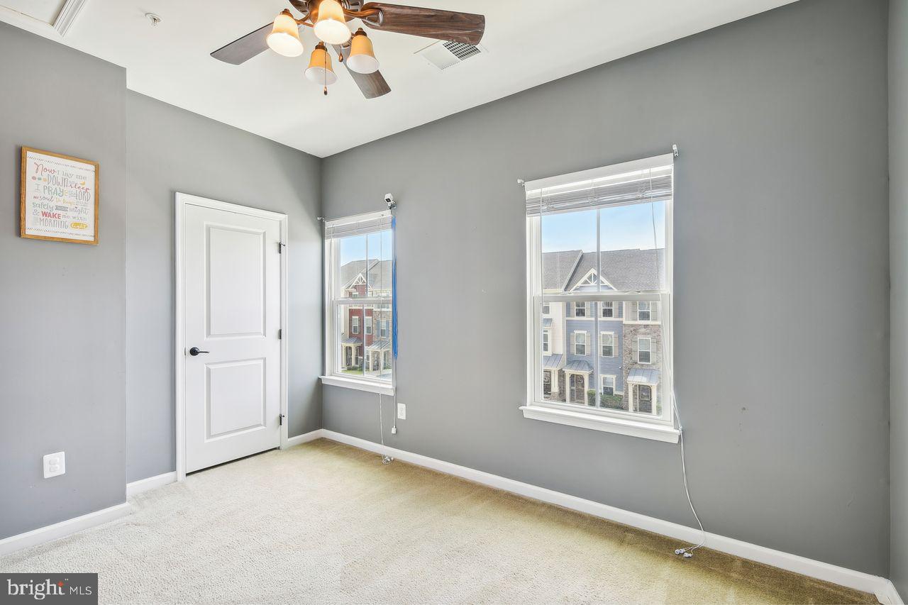 CREEKSIDE VILLAGE AT TANYARD SPRINGS - Residential Lease