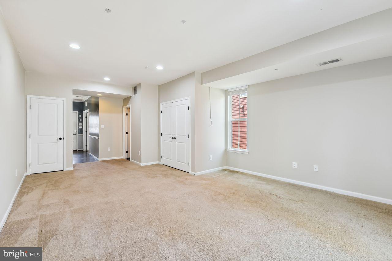 CREEKSIDE VILLAGE AT TANYARD SPRINGS - Residential Lease