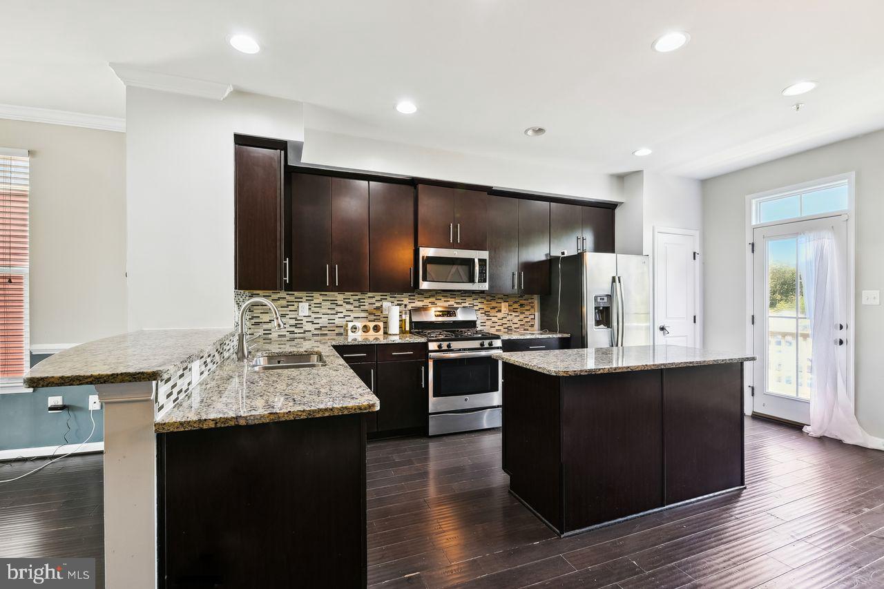 CREEKSIDE VILLAGE AT TANYARD SPRINGS - Residential Lease