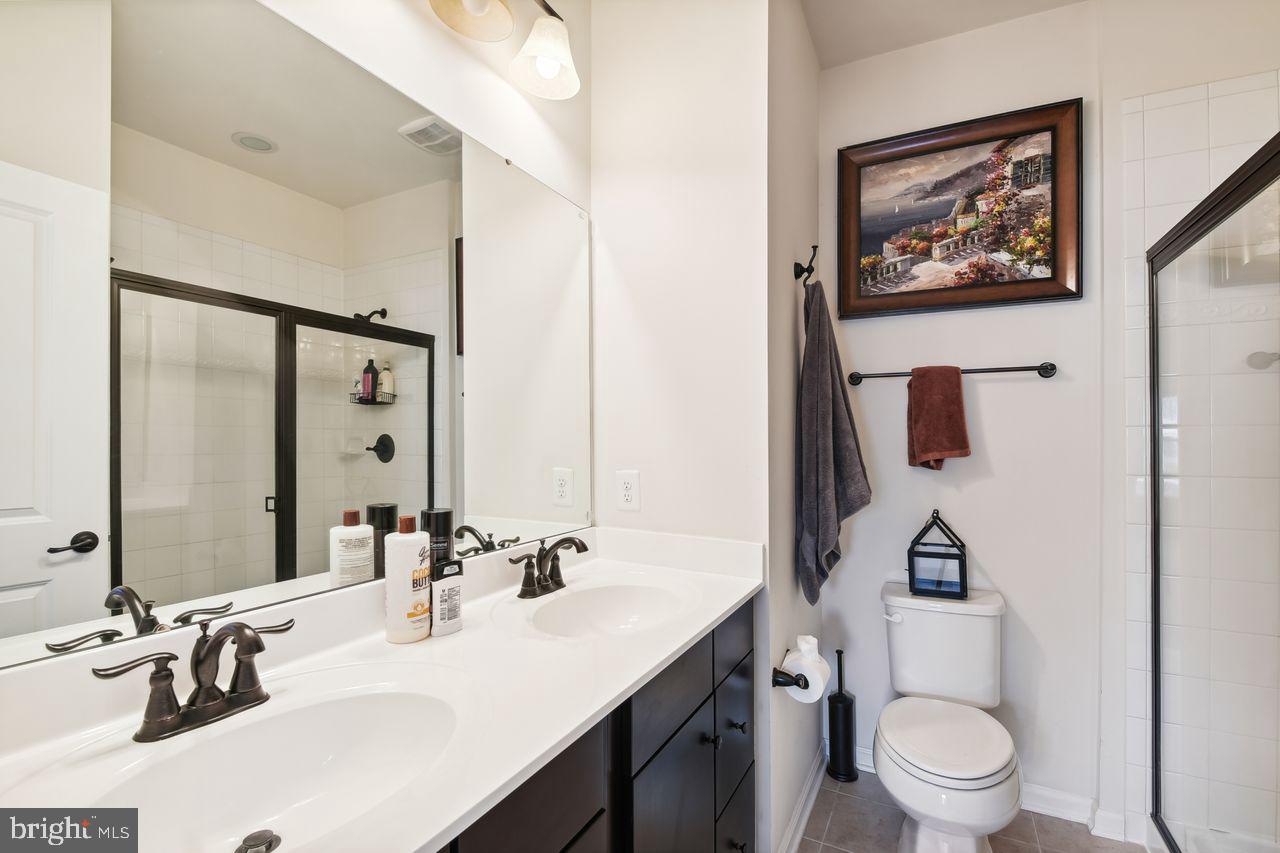 CREEKSIDE VILLAGE AT TANYARD SPRINGS - Residential Lease