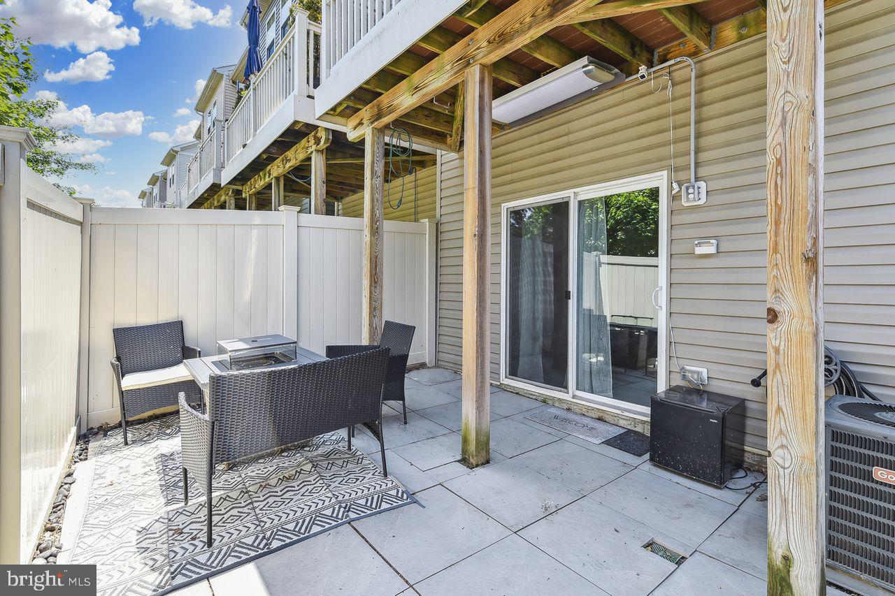 CREEKSIDE VILLAGE AT TANYARD SPRINGS - Residential Lease