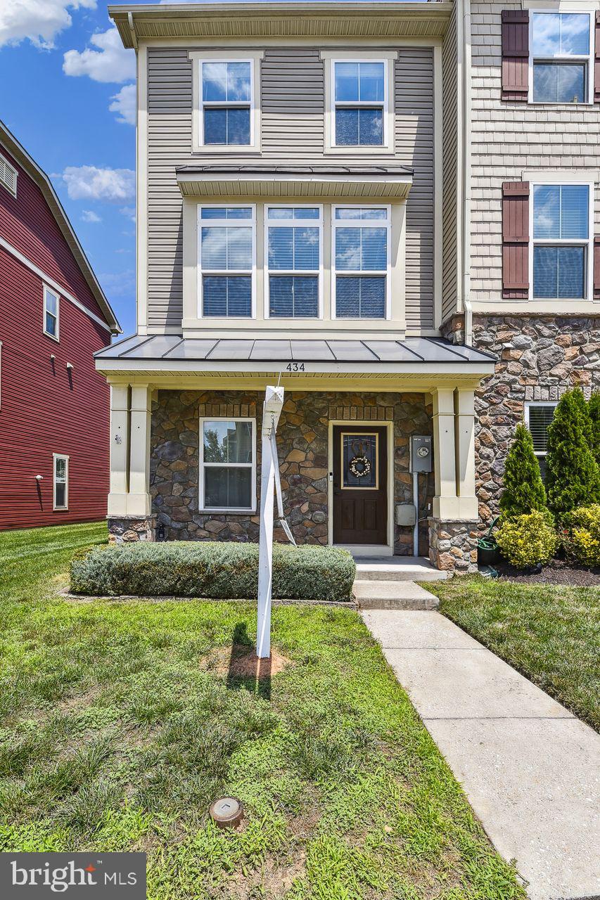 CREEKSIDE VILLAGE AT TANYARD SPRINGS - Residential Lease