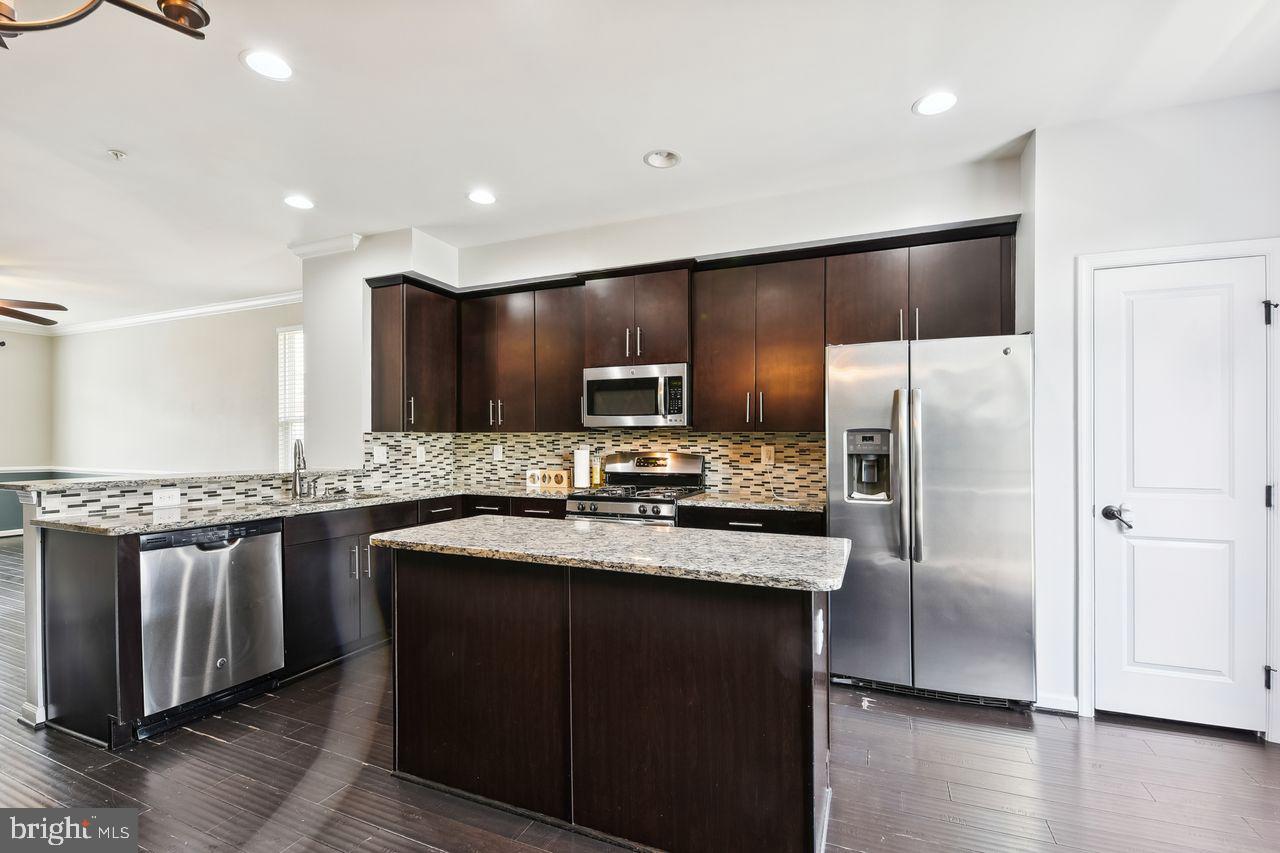 CREEKSIDE VILLAGE AT TANYARD SPRINGS - Residential Lease