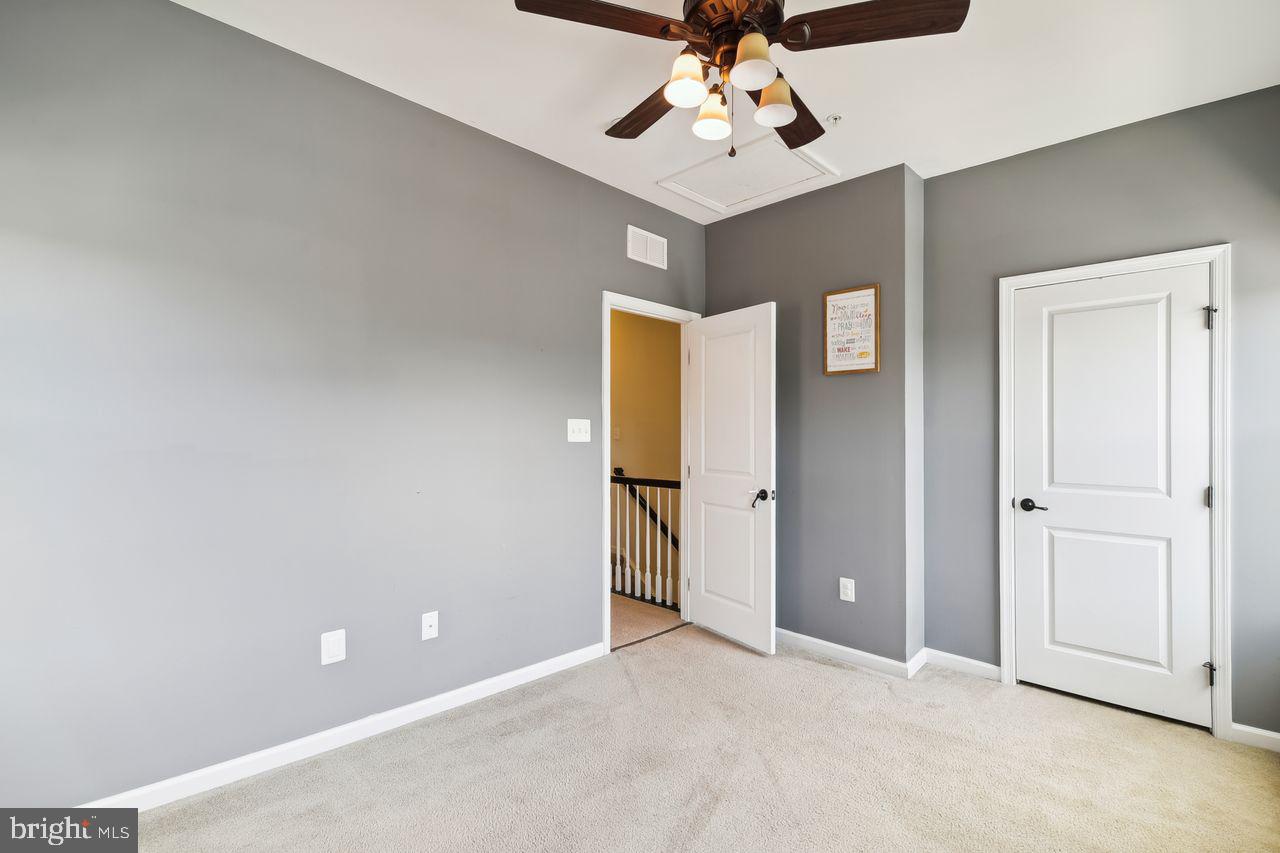 CREEKSIDE VILLAGE AT TANYARD SPRINGS - Residential Lease