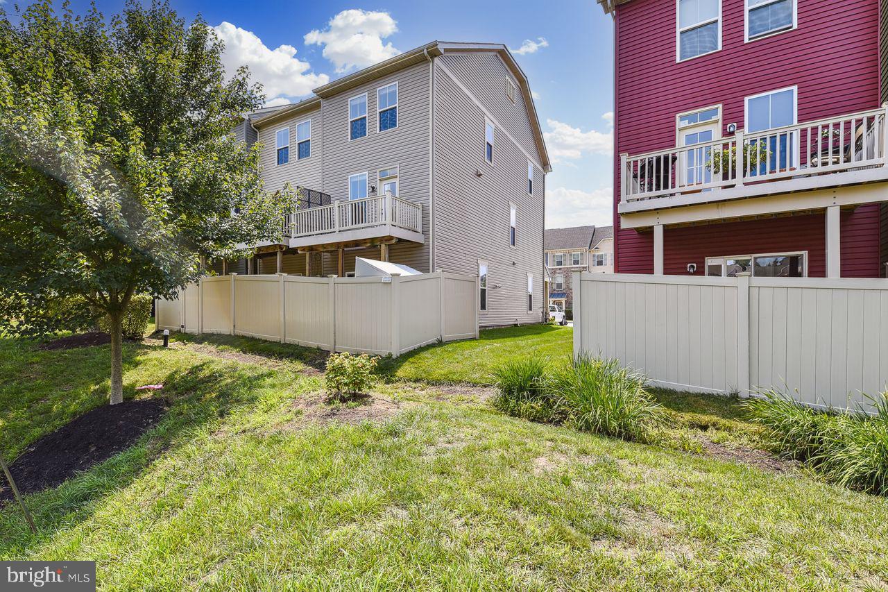 CREEKSIDE VILLAGE AT TANYARD SPRINGS - Residential Lease