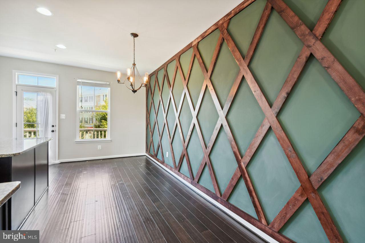 CREEKSIDE VILLAGE AT TANYARD SPRINGS - Residential Lease