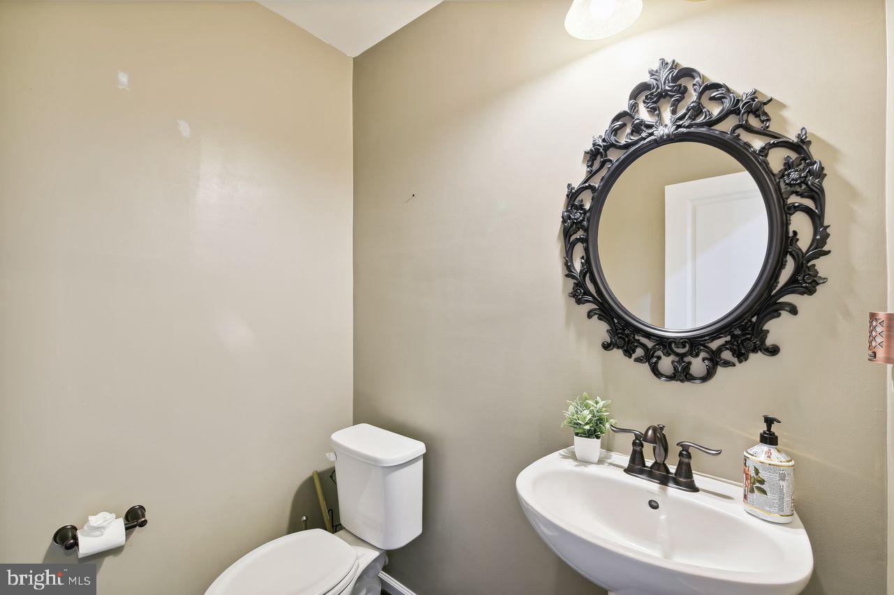 CREEKSIDE VILLAGE AT TANYARD SPRINGS - Residential Lease