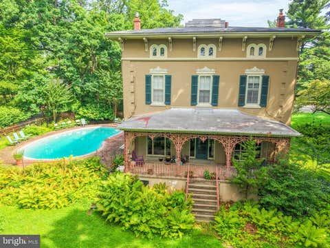 Homes For Sale - 424 W Waverly Road<br/> Montgomery County, GLENSIDE, PA 19038