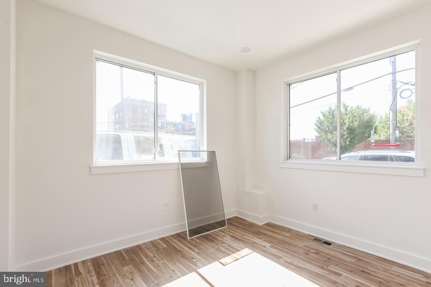 1433 BROWN STREET 3